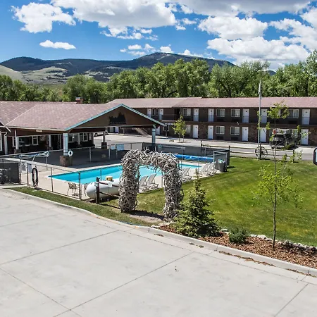 Stagecoach Inn & Suites