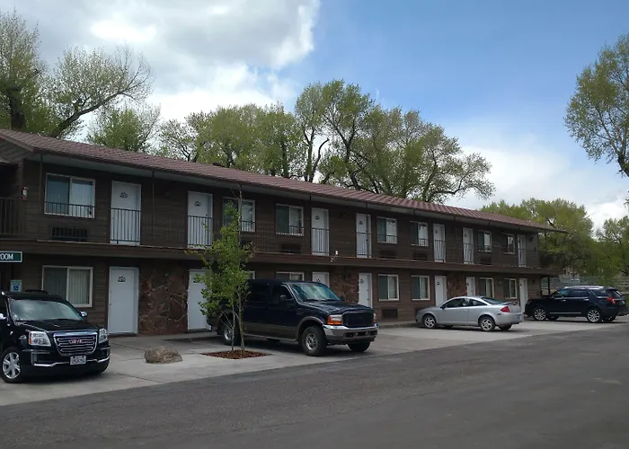 Stagecoach Inn & Suites 2*