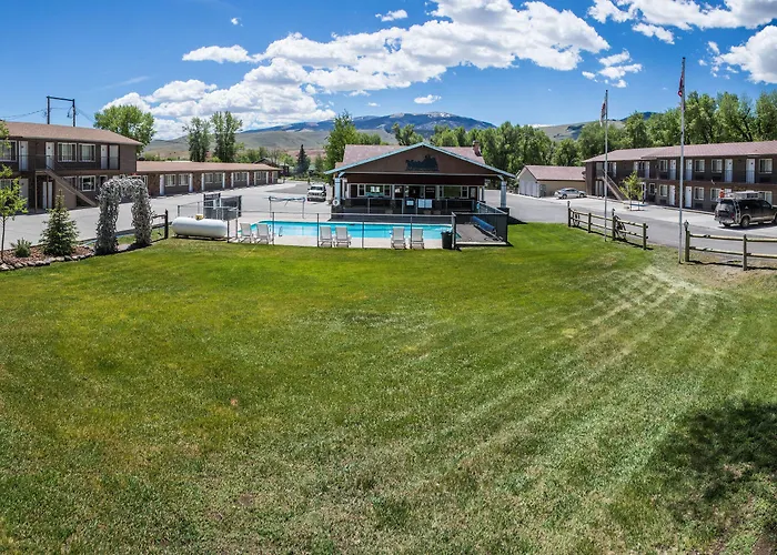 Stagecoach Inn & Suites