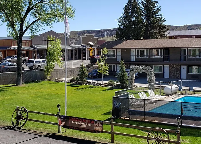 Stagecoach Inn & Suites 2*