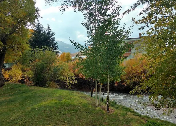 Stagecoach Inn & Suites