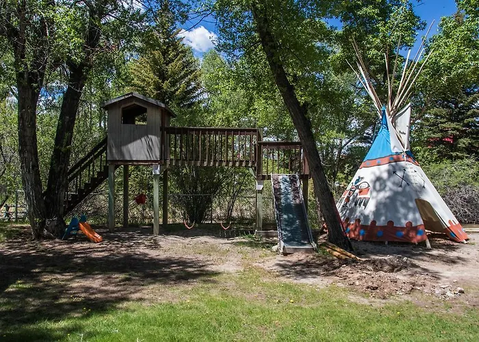 Stagecoach Inn & Suites