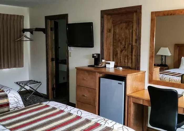 Stagecoach Inn & Suites