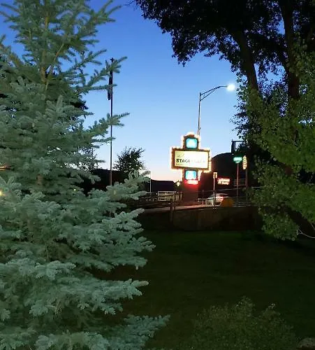 Stagecoach Inn & Suites 2*